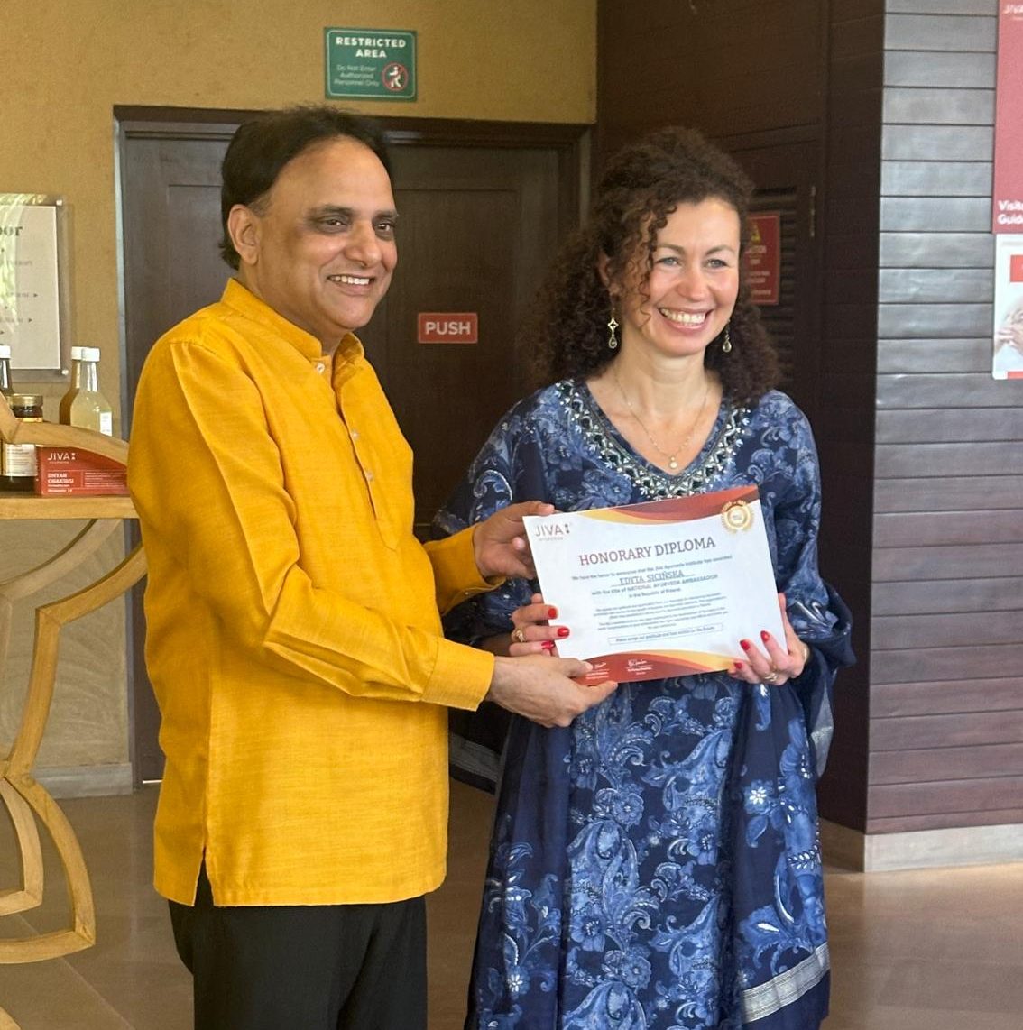 cropped-ambasadorka-ajurwedy-Eedyta-Sicinska.jpeg Edyta Sicińska i jej mentor dr Partap Chauhan