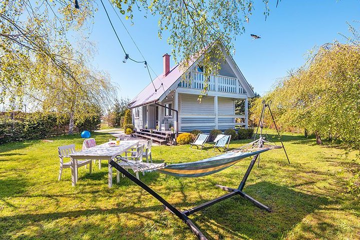 Sielski domek z hamakiem nad morzem